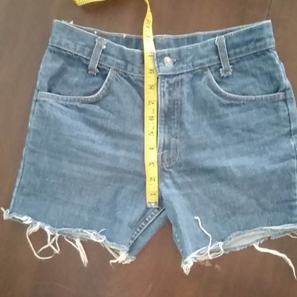 Vintage jean Levi's denim cutoffs - Picture 2 of 11